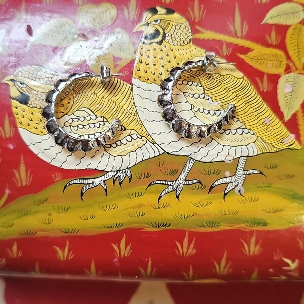 Silver Scalloped 1-Inch Hoop Earrings - Picture 7 of 8